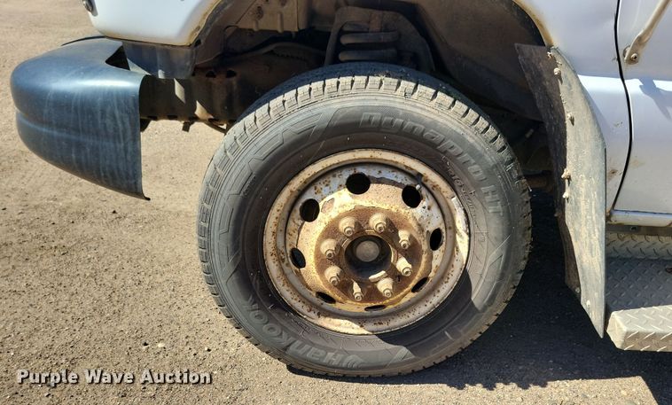 image for item JO9381 2003 Ford Eldorado Econoline E450 Super Duty shuttle bus