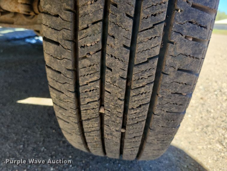 image for item JO9381 2003 Ford Eldorado Econoline E450 Super Duty shuttle bus