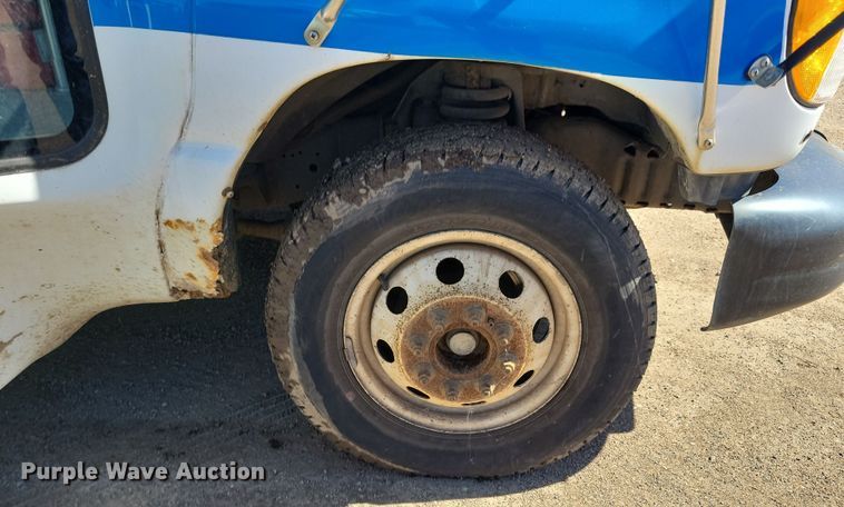 image for item JO9381 2003 Ford Eldorado Econoline E450 Super Duty shuttle bus