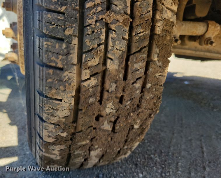 image for item JO9381 2003 Ford Eldorado Econoline E450 Super Duty shuttle bus