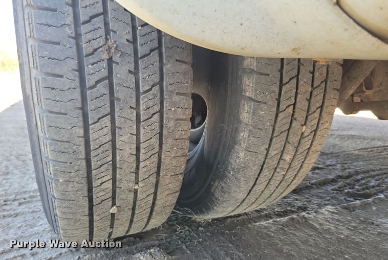 image for item JO9381 2003 Ford Eldorado Econoline E450 Super Duty shuttle bus