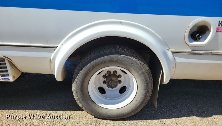 image for item JO9381 2003 Ford Eldorado Econoline E450 Super Duty shuttle bus