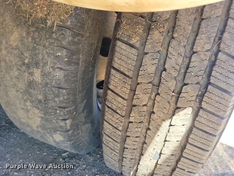 image for item JO9381 2003 Ford Eldorado Econoline E450 Super Duty shuttle bus