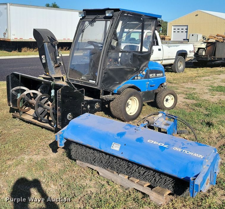 image for item JO9398 New Holland MC35 lawn mower