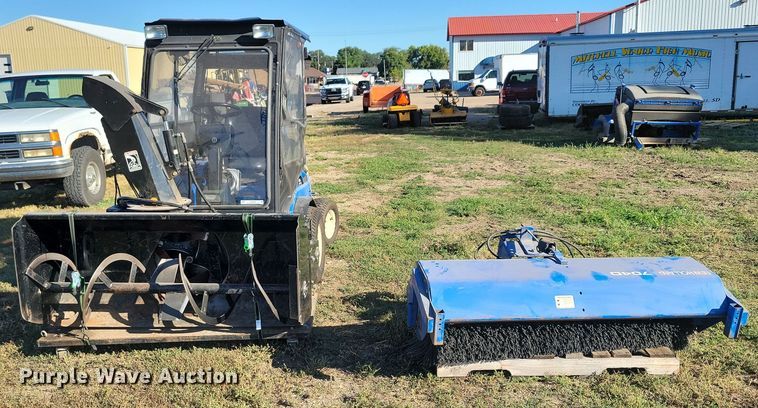 image for item JO9398 New Holland MC35 lawn mower