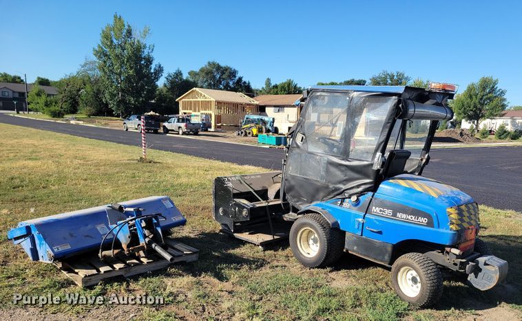 image for item JO9398 New Holland MC35 lawn mower