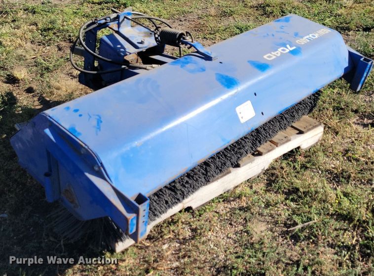 image for item JO9398 New Holland MC35 lawn mower