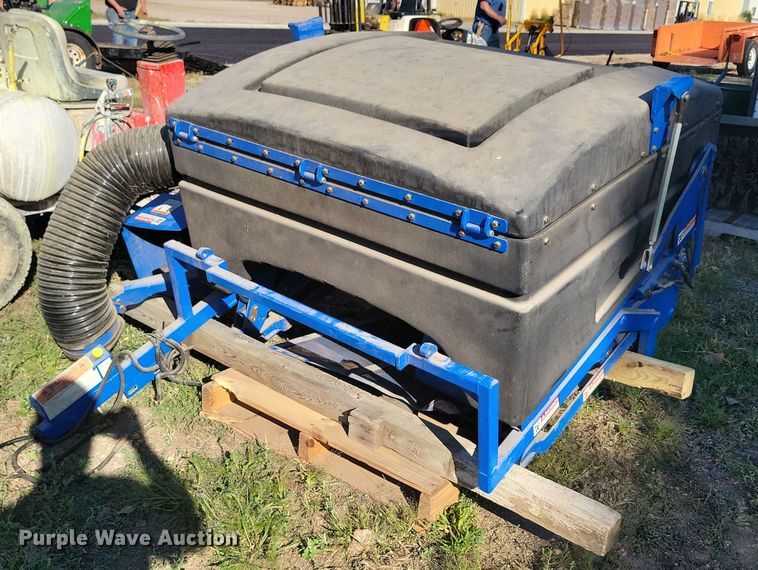 image for item JO9398 New Holland MC35 lawn mower