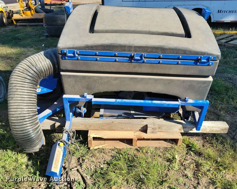 image for item JO9398 New Holland MC35 lawn mower