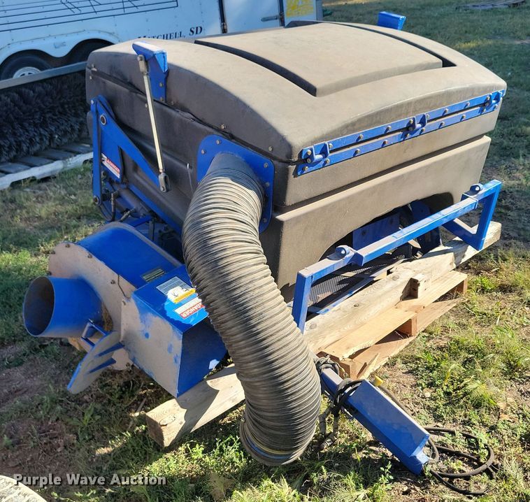 image for item JO9398 New Holland MC35 lawn mower