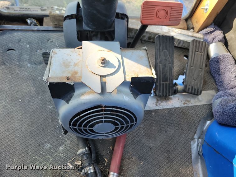 image for item JO9399 New Holland MC35 lawn mower