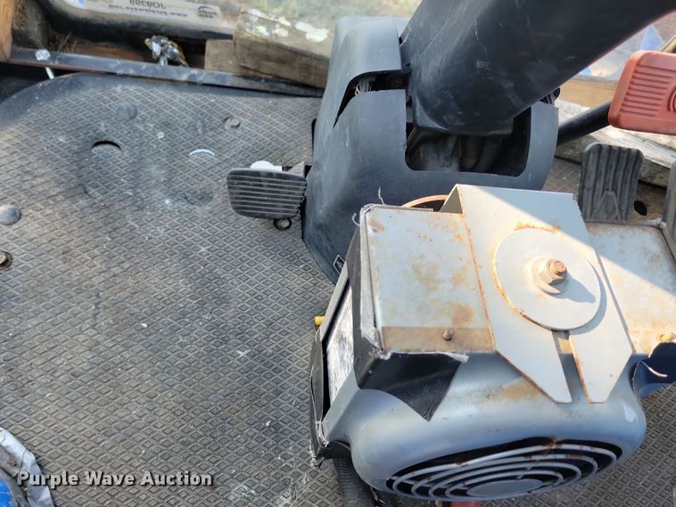 image for item JO9399 New Holland MC35 lawn mower