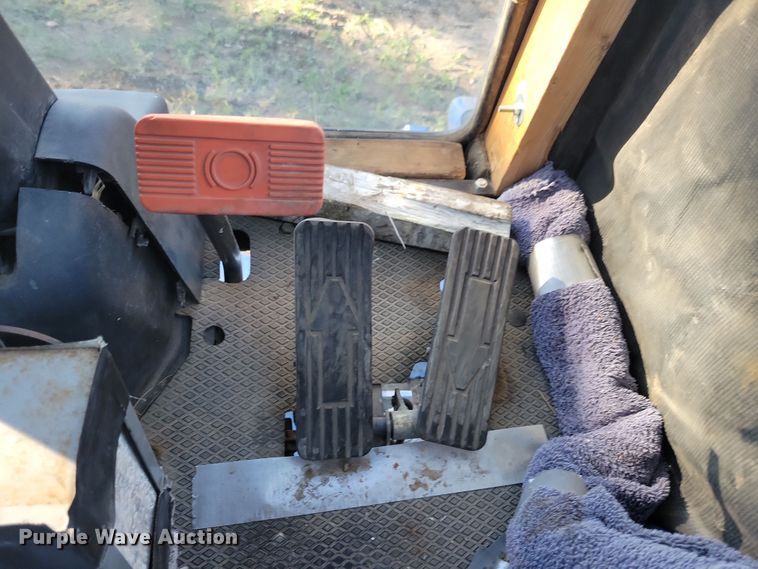 image for item JO9399 New Holland MC35 lawn mower