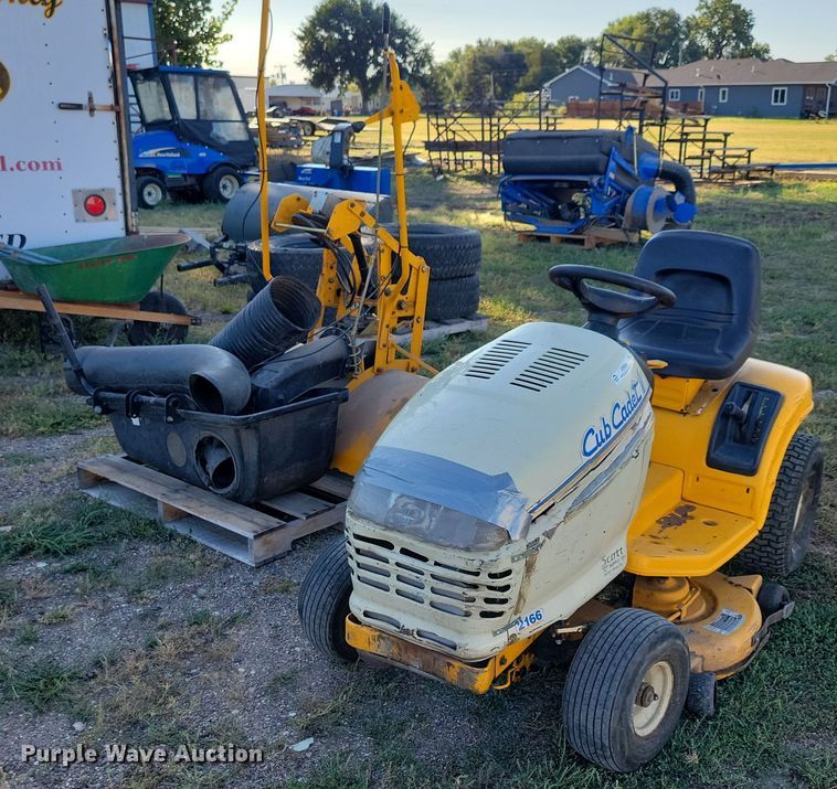 image for item JO9400 Cub Cadet 2166 lawn mower