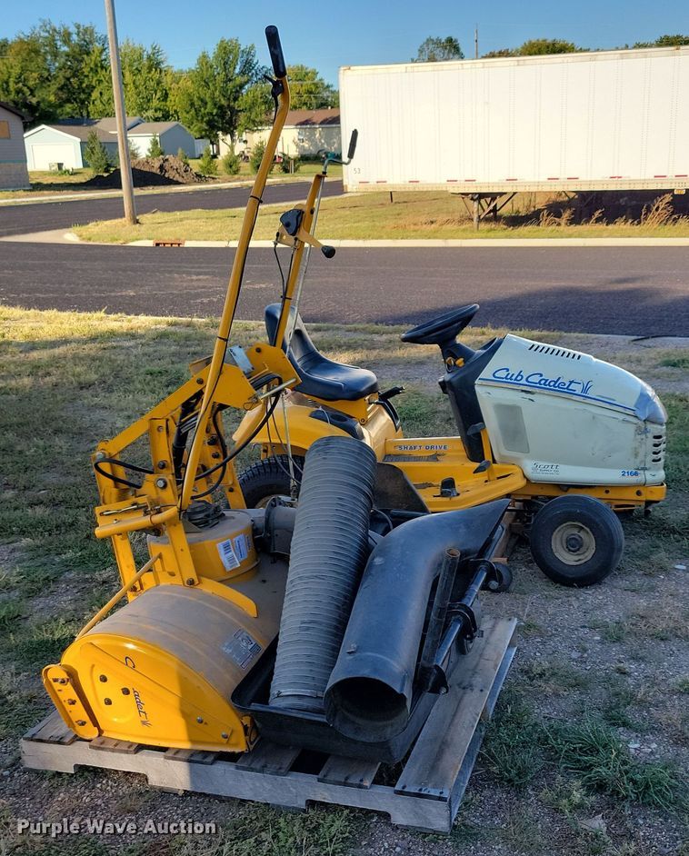 image for item JO9400 Cub Cadet 2166 lawn mower