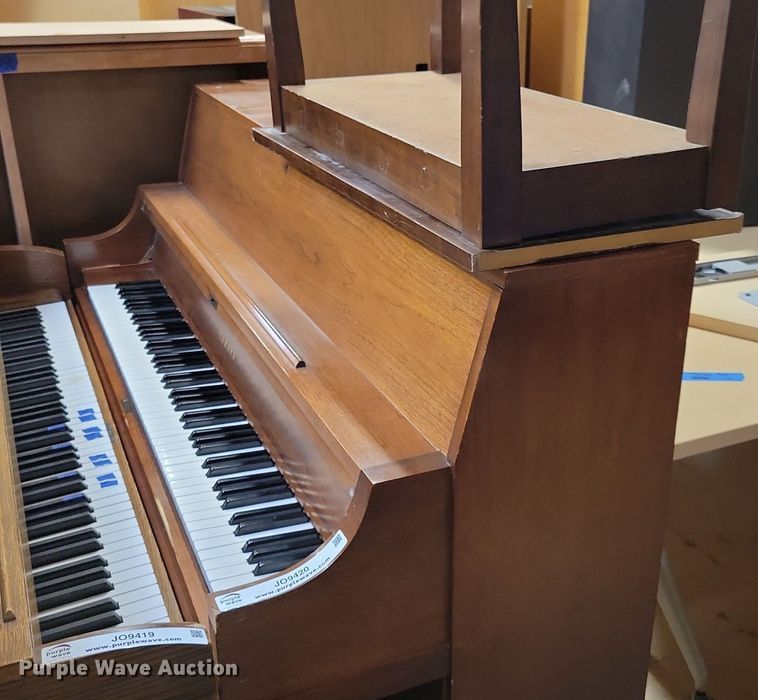 image for item JO9420 Yamaha piano