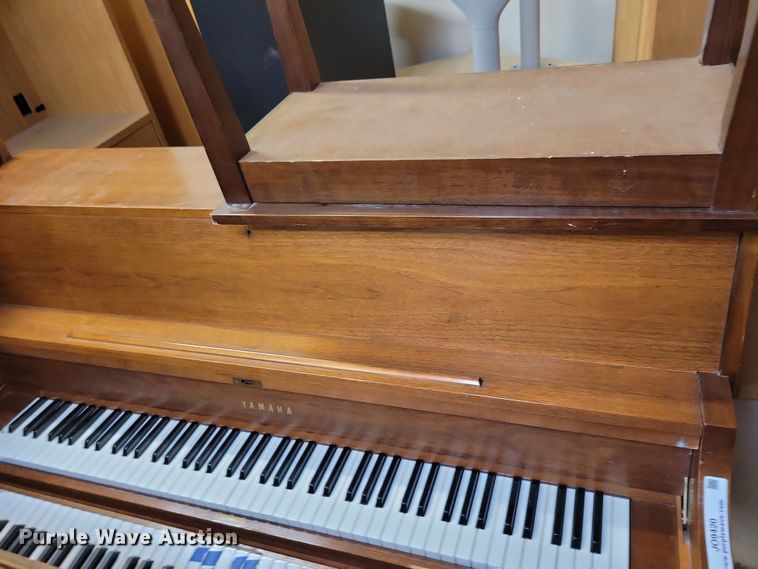 image for item JO9420 Yamaha piano