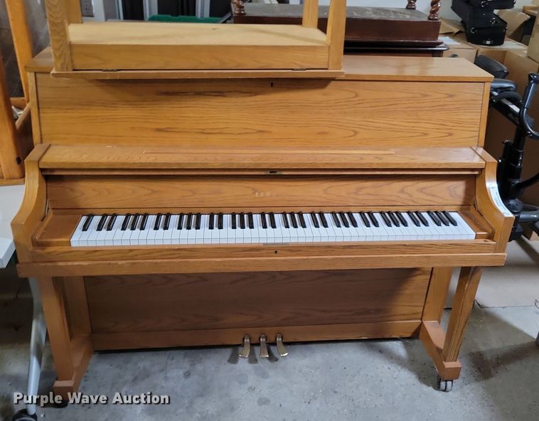 image for item JO9422 Yamaha piano