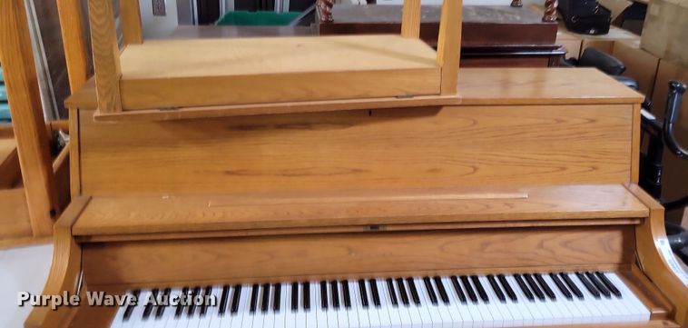 image for item JO9422 Yamaha piano
