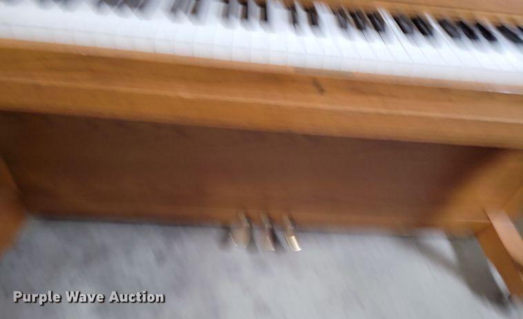 image for item JO9422 Yamaha piano