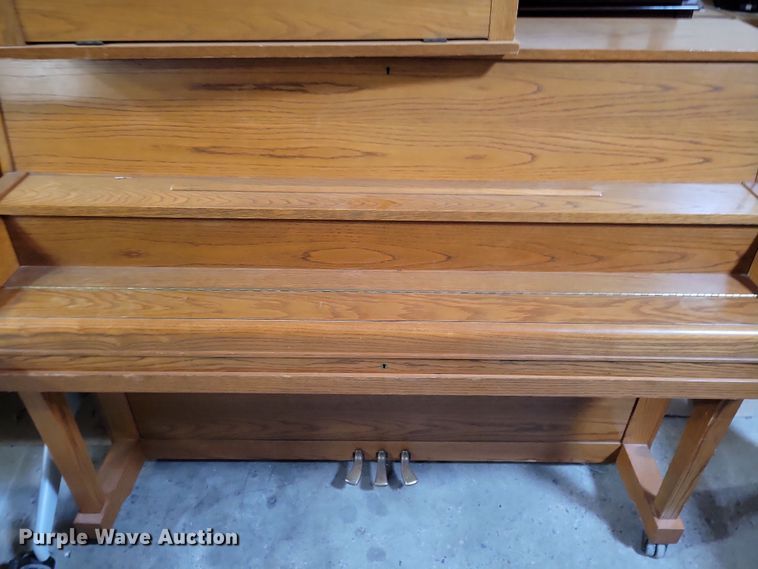 image for item JO9422 Yamaha piano