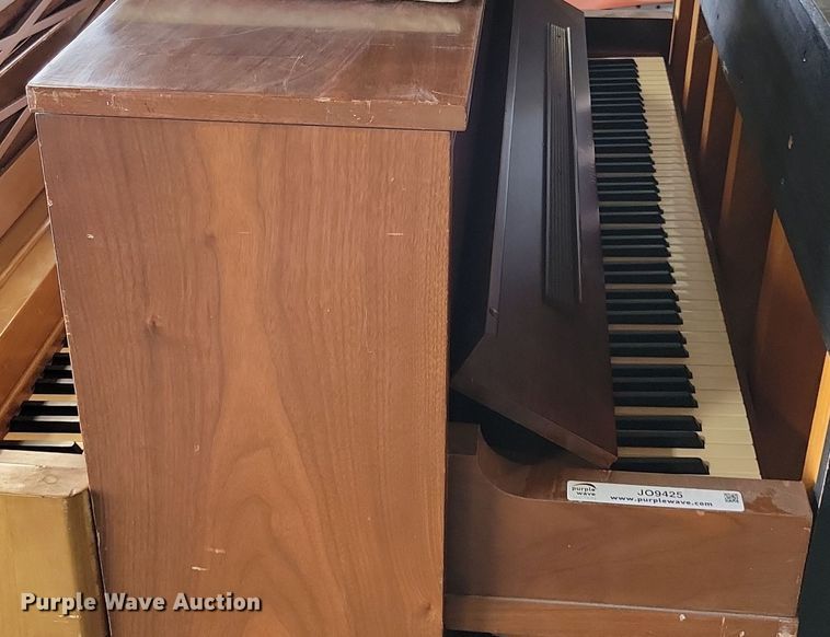 image for item JO9425 Steinway & Sons piano