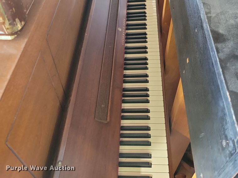 image for item JO9425 Steinway & Sons piano