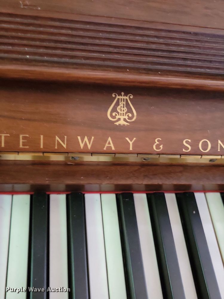 image for item JO9425 Steinway & Sons piano