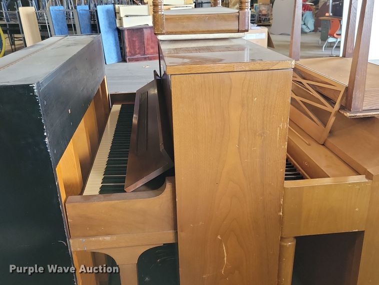 image for item JO9425 Steinway & Sons piano