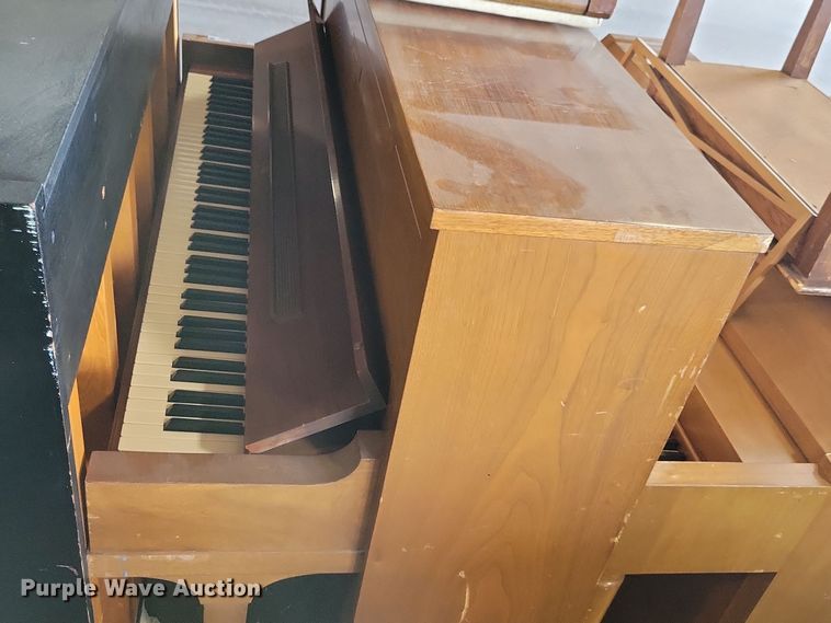 image for item JO9425 Steinway & Sons piano