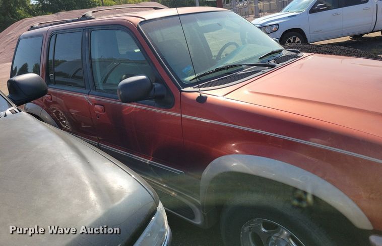 image for item JO9457 1998 Ford Explorer Eddie Bauer SUV