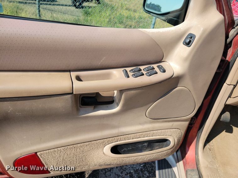 image for item JO9457 1998 Ford Explorer Eddie Bauer SUV