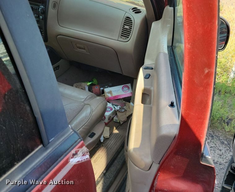 image for item JO9457 1998 Ford Explorer Eddie Bauer SUV