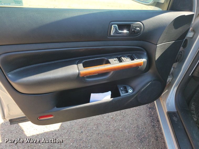 image for item JO9461 2003 Volkswagen Jetta 