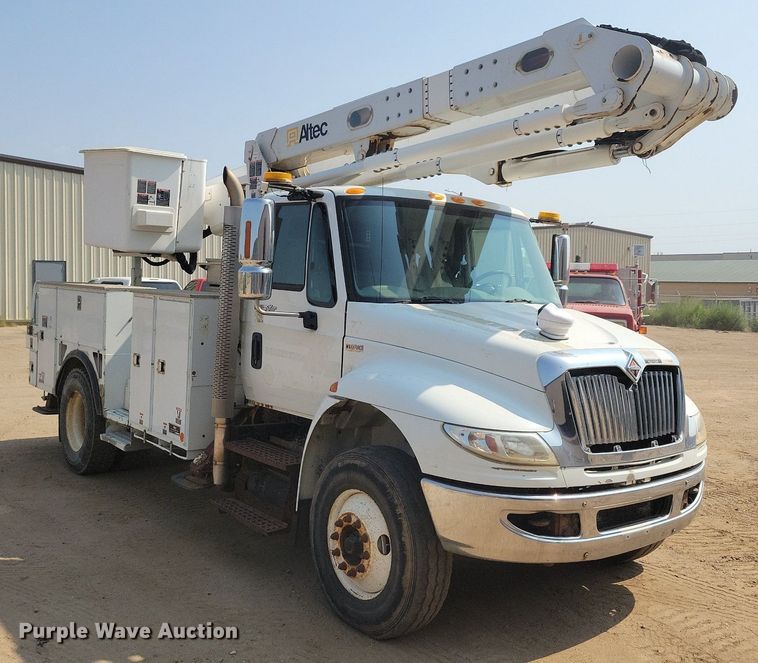 image for item JO9462 2012 International DuraStar 4400 bucket truck