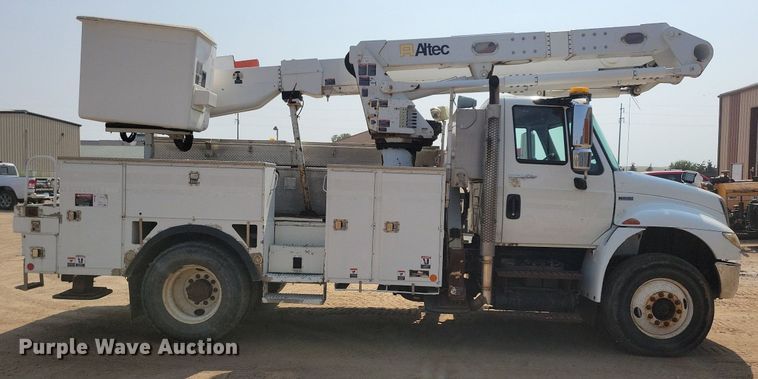 image for item JO9462 2012 International DuraStar 4400 bucket truck