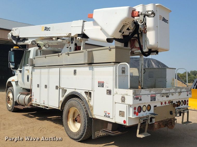 image for item JO9462 2012 International DuraStar 4400 bucket truck