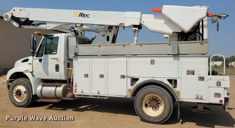 image for item JO9462 2012 International DuraStar 4400 bucket truck