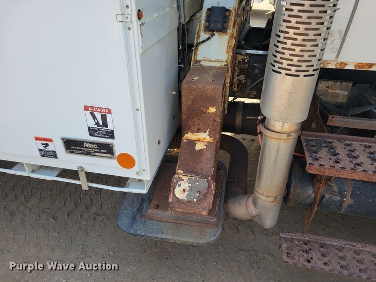 image for item JO9462 2012 International DuraStar 4400 bucket truck