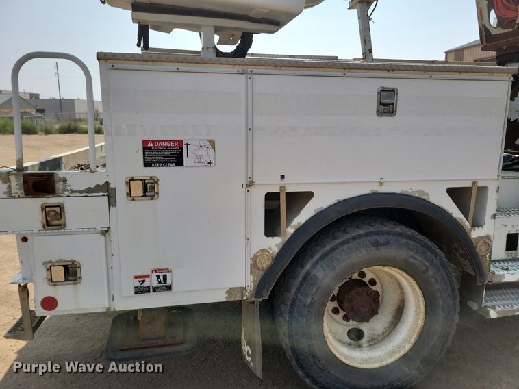 image for item JO9462 2012 International DuraStar 4400 bucket truck