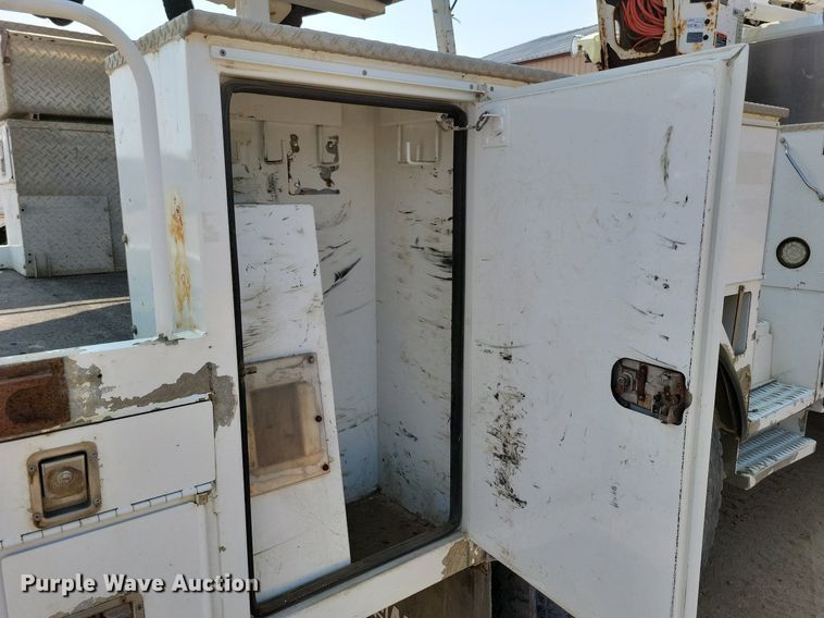 image for item JO9462 2012 International DuraStar 4400 bucket truck