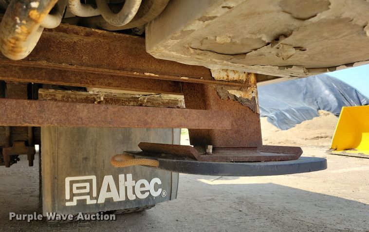 image for item JO9462 2012 International DuraStar 4400 bucket truck