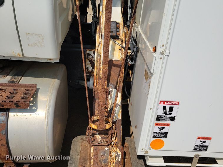 image for item JO9462 2012 International DuraStar 4400 bucket truck