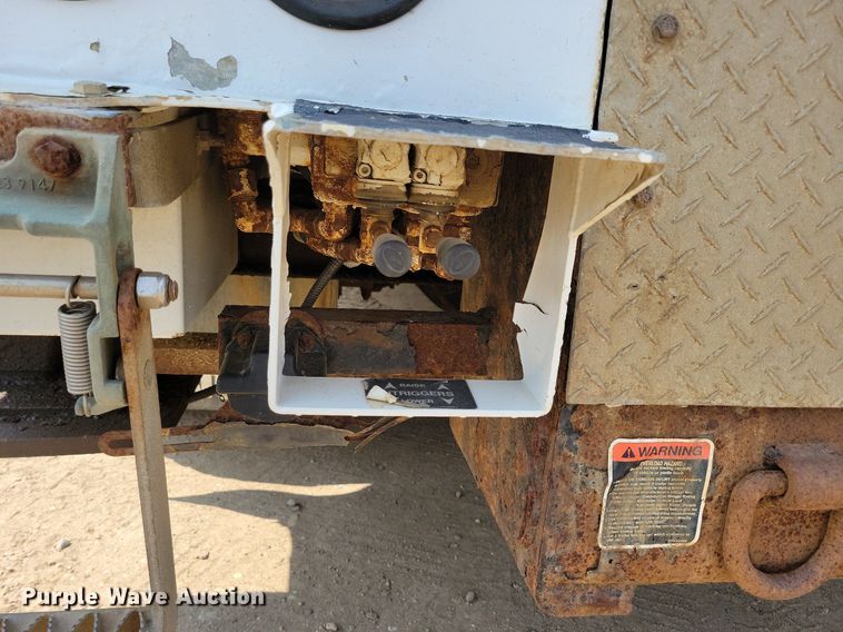 image for item JO9462 2012 International DuraStar 4400 bucket truck