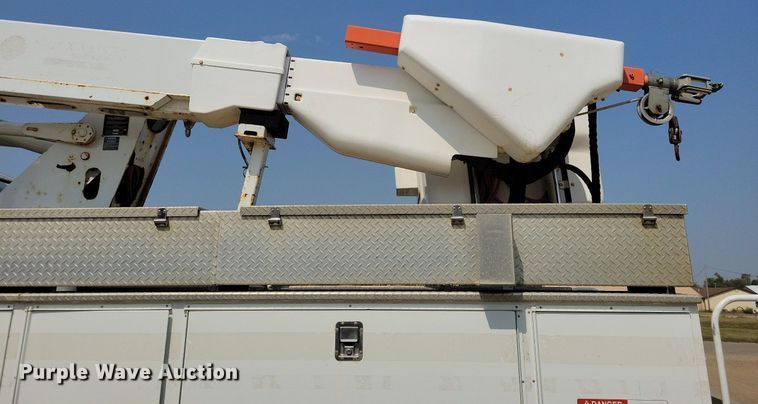 image for item JO9462 2012 International DuraStar 4400 bucket truck