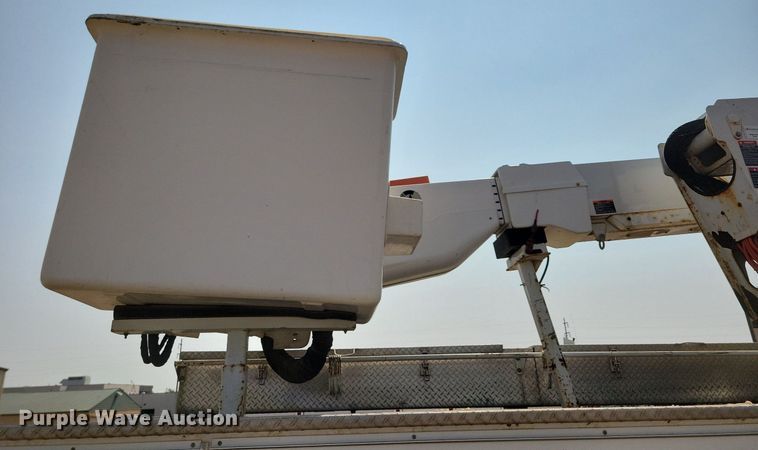 image for item JO9462 2012 International DuraStar 4400 bucket truck