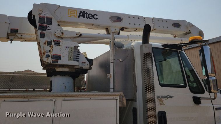 image for item JO9462 2012 International DuraStar 4400 bucket truck