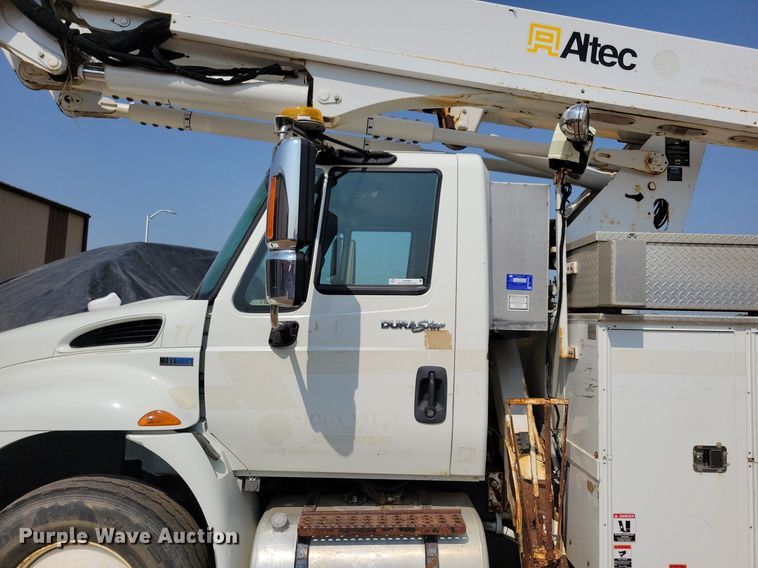 image for item JO9462 2012 International DuraStar 4400 bucket truck