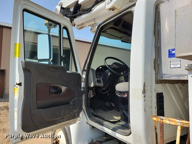 image for item JO9462 2012 International DuraStar 4400 bucket truck