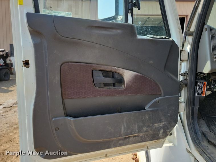 image for item JO9462 2012 International DuraStar 4400 bucket truck